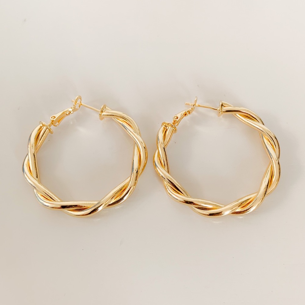 🎉HP🎉Twisted Rope Hoop Earring | 24k Gold Plated - Picture 2 of 8
